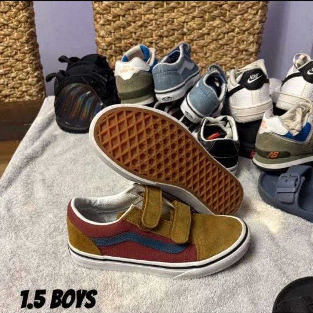 Vans Red and Blue Sneakers Classic Low-Top Design